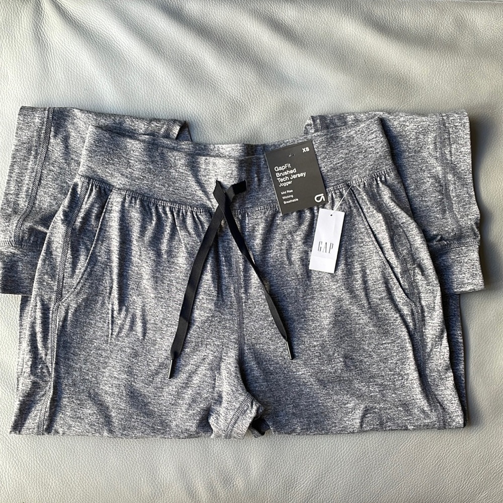 NWT - GapFit Brushed Tech Jersey Jogger - Picture 3 of 12